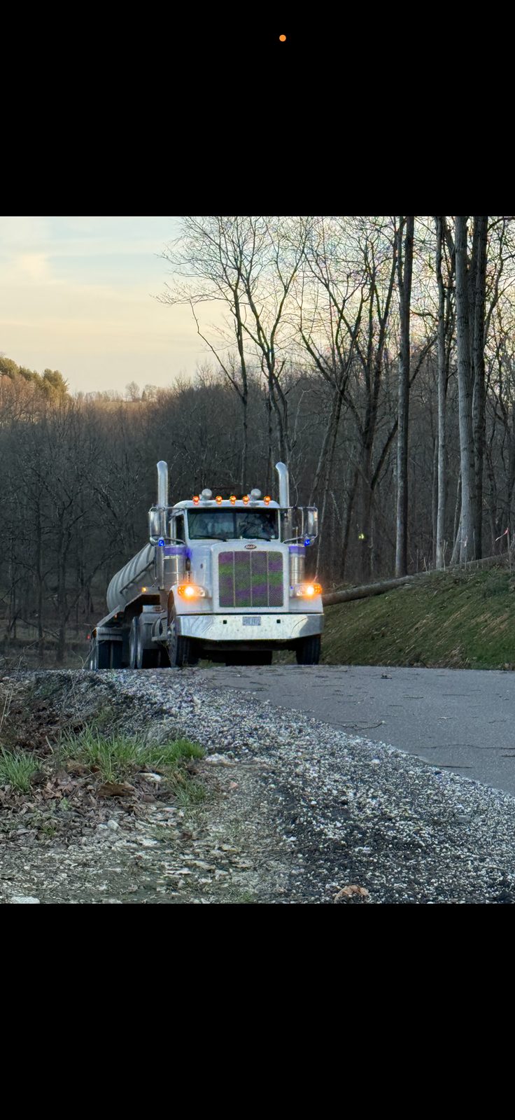Tractor-trailer vacuum tanker